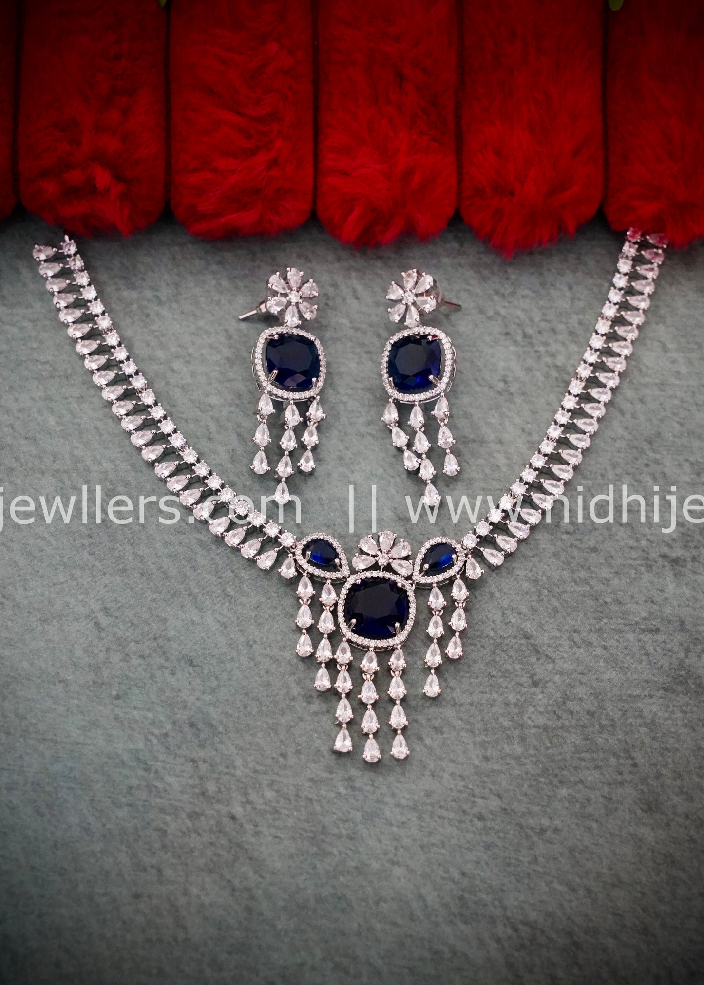 AD premium necklace