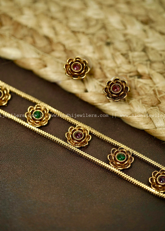 Multicoloured floral choker