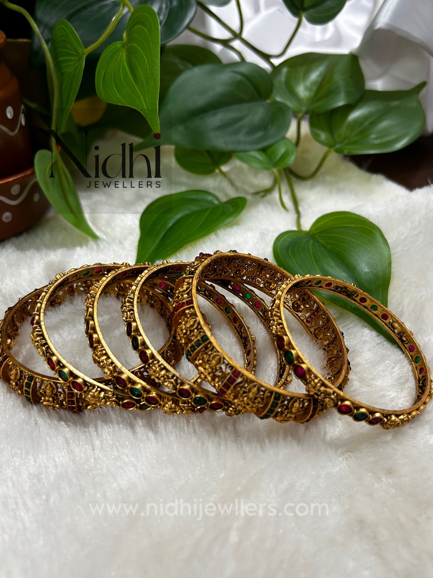 Traditional Bangles set (6 Pieces)