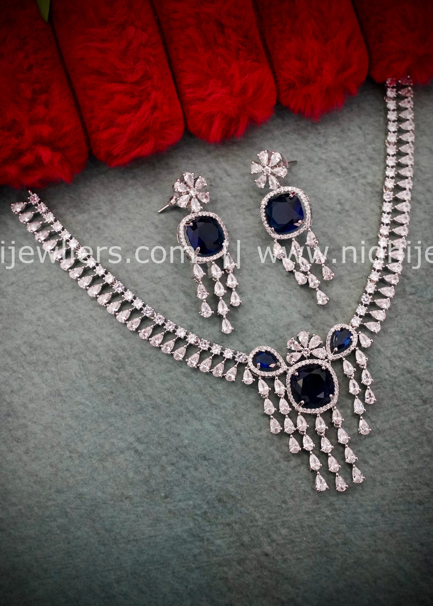 AD premium necklace
