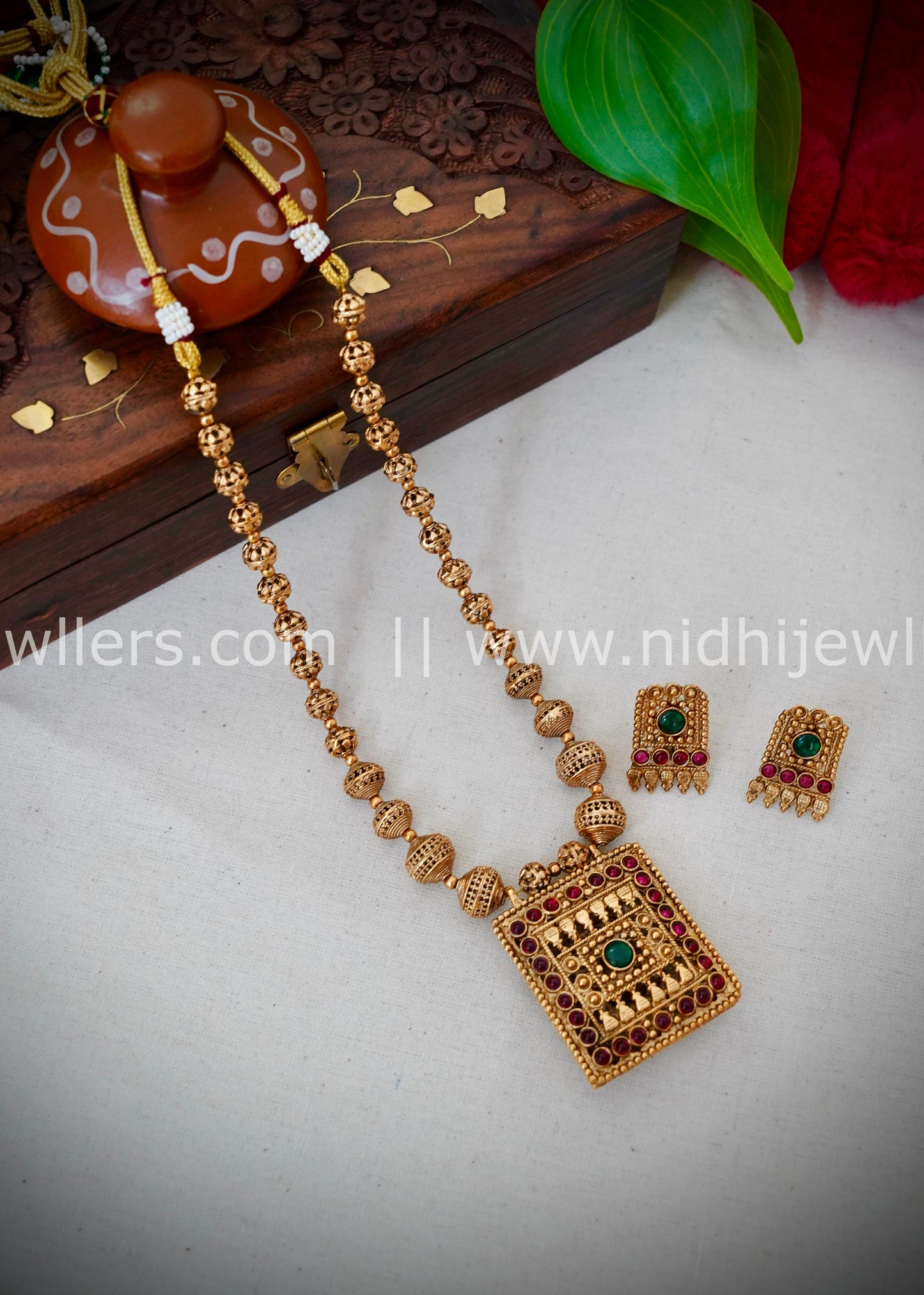 Reversible Lakshmi haram