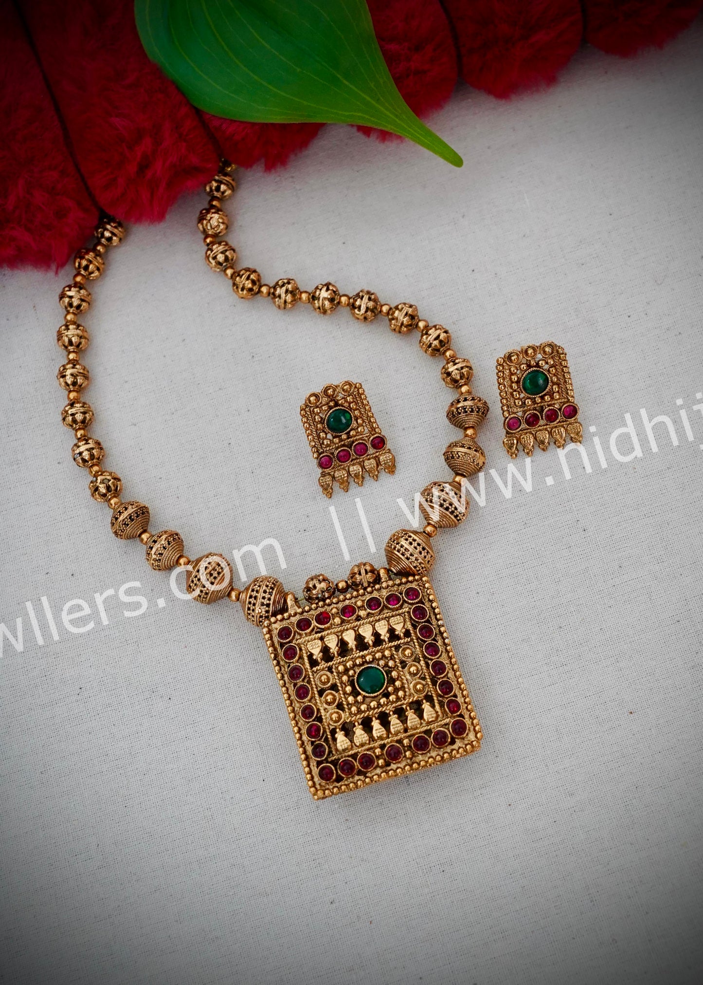 Reversible Lakshmi haram
