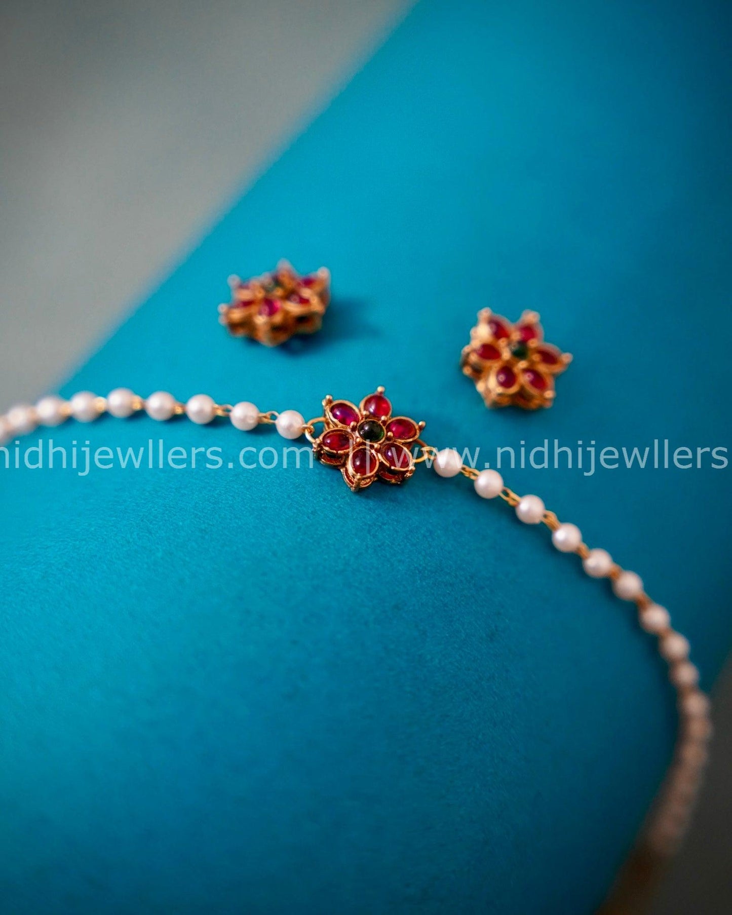 Single line white beads choker