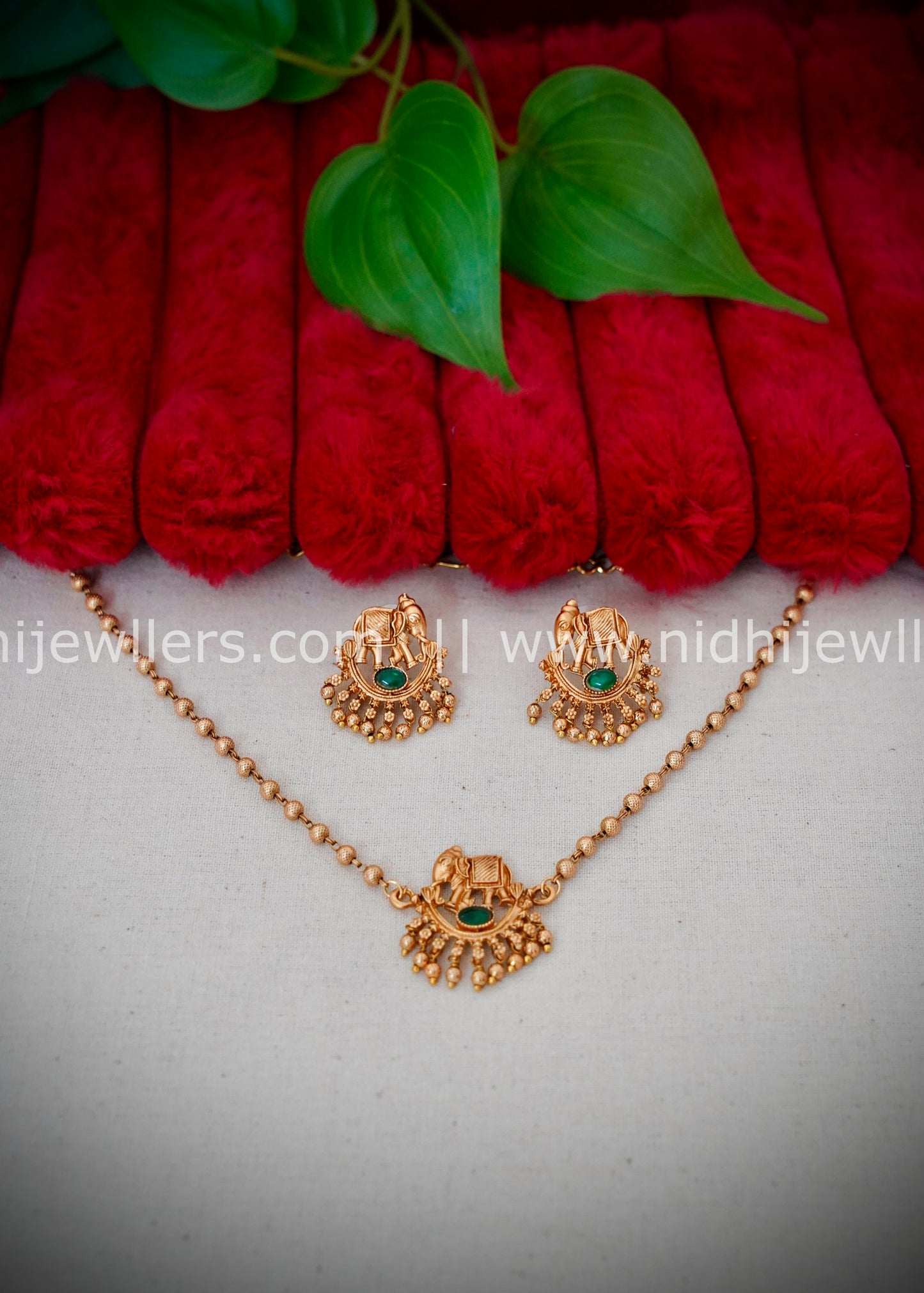 Elephant chocker