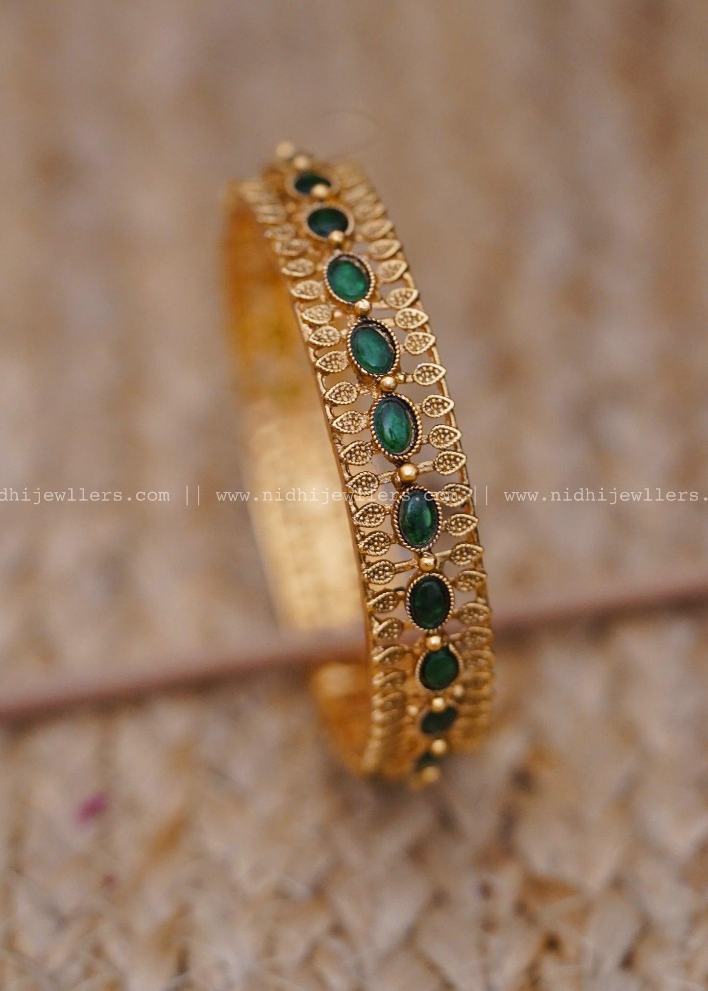 Traditional green kemp bangle
