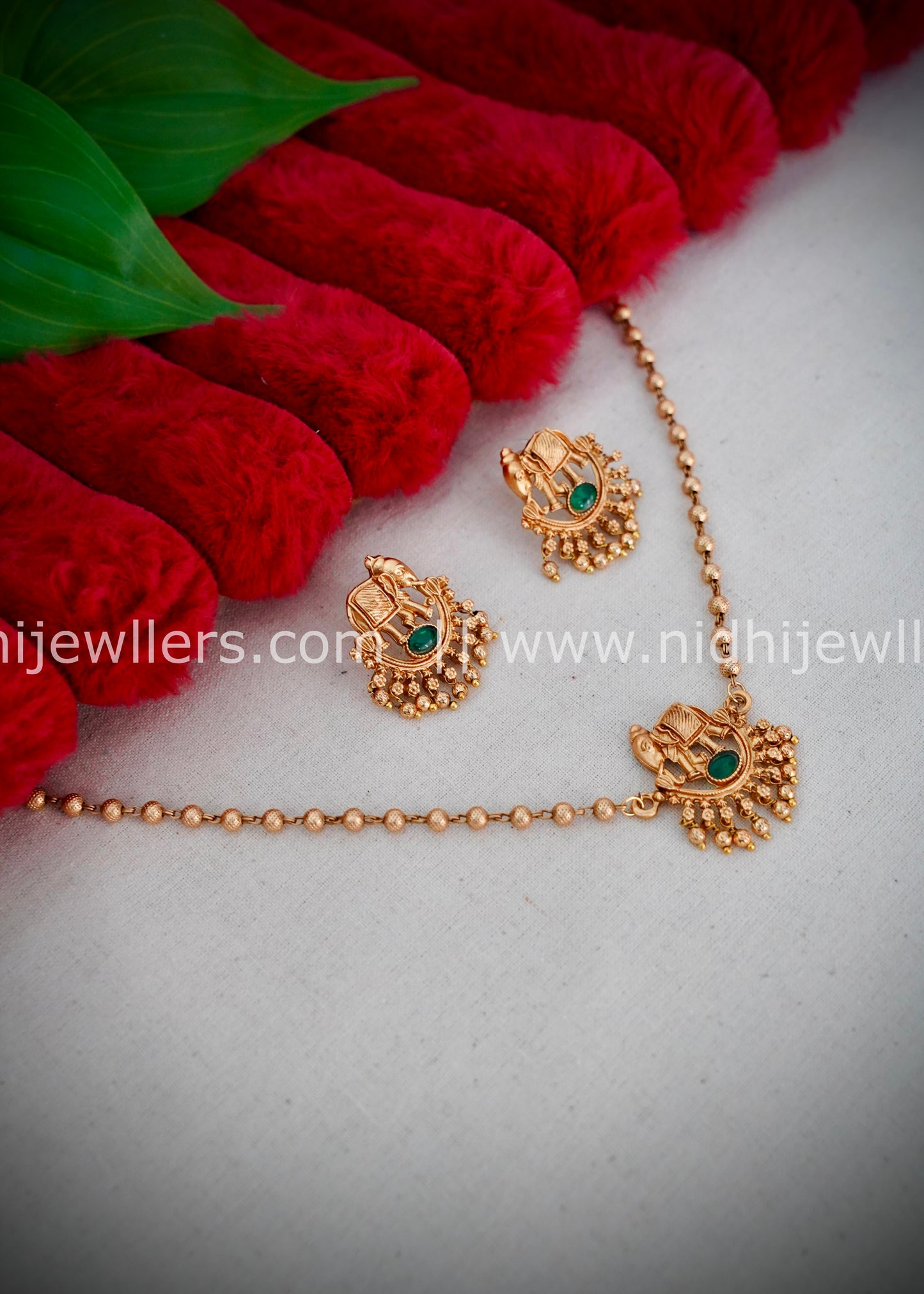 Elephant chocker