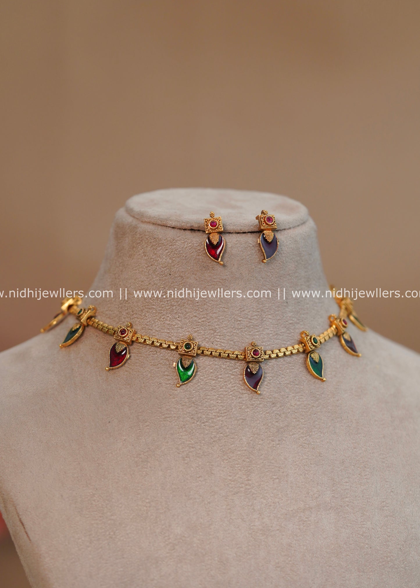 Spaced Palakka Attigai Necklace Set - Aparna
