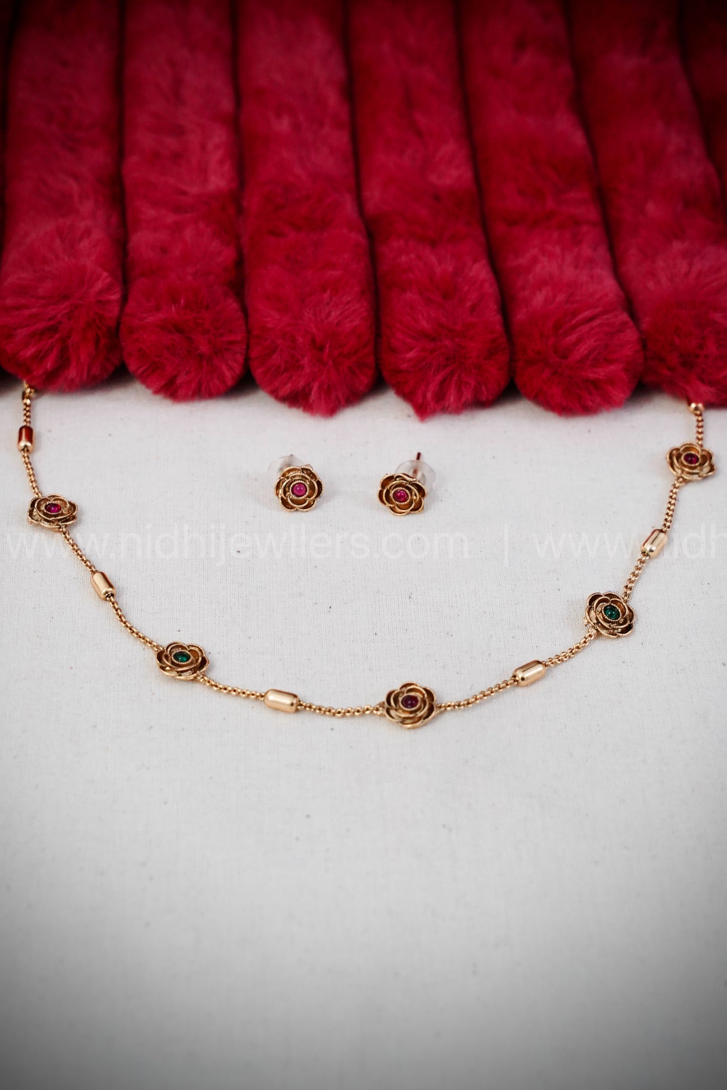 Light white flowered choker