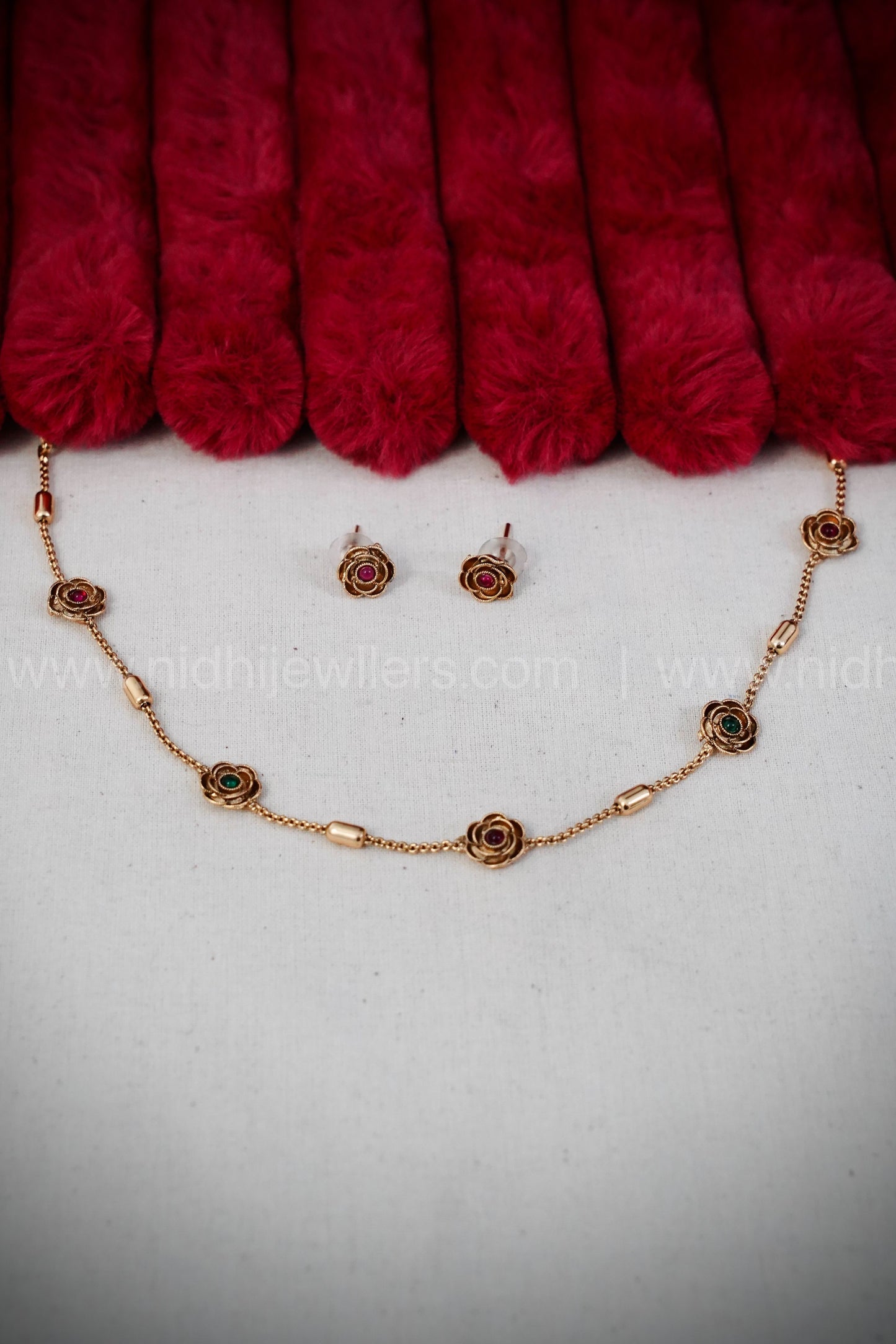 Light white flowered choker
