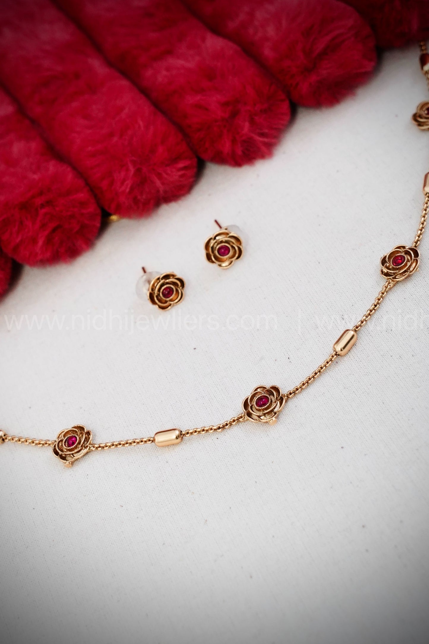 Light white flowered choker