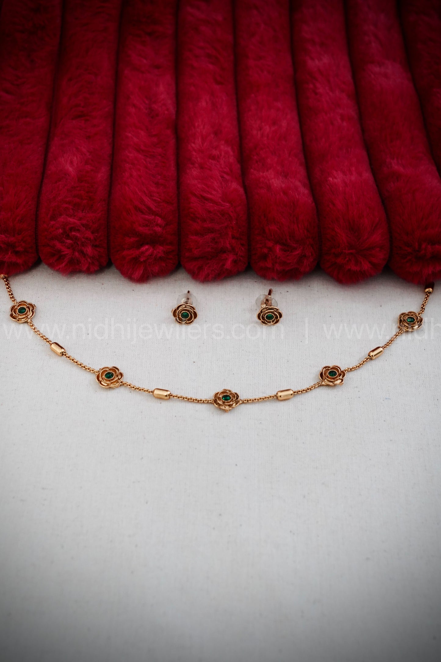 Light white flowered choker
