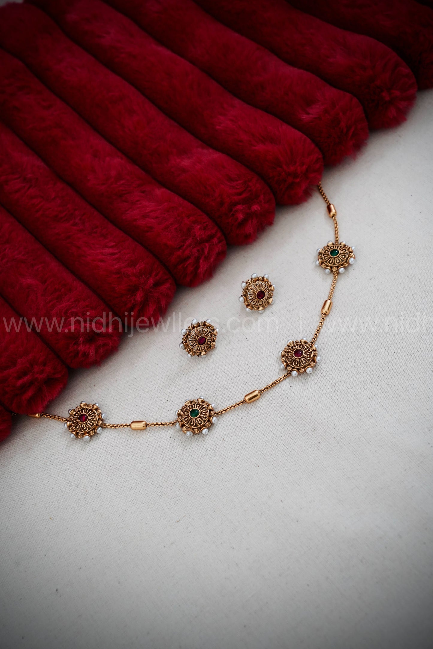 Light white flowered choker
