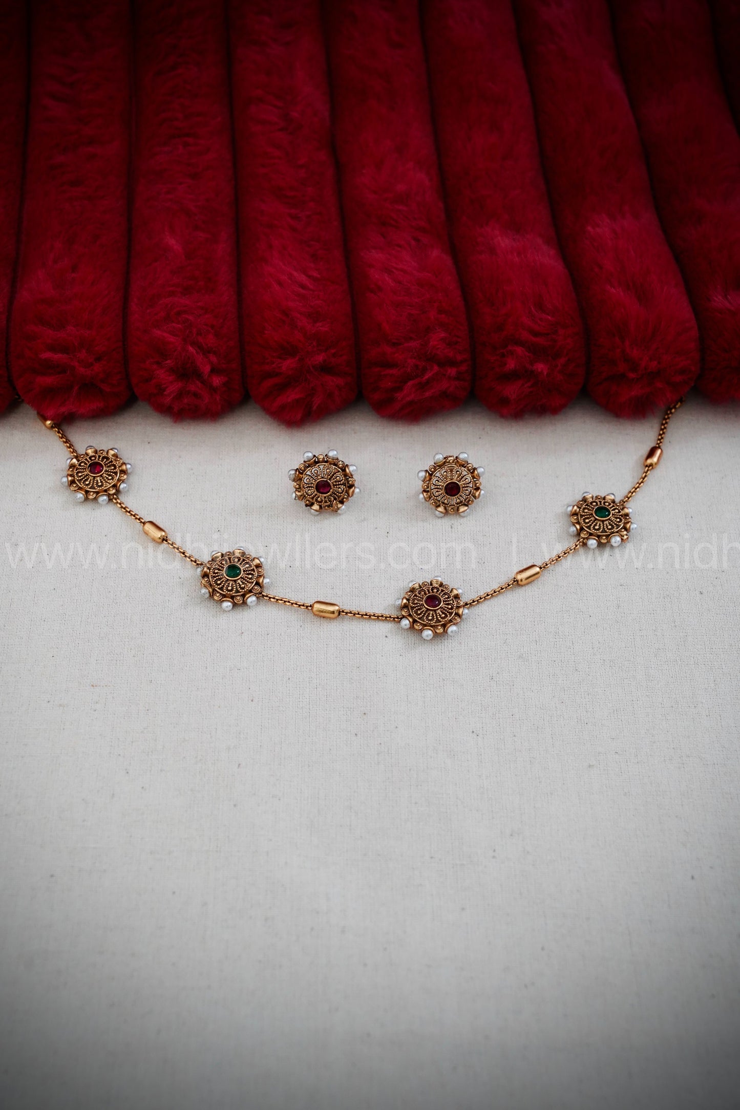 Light white flowered choker