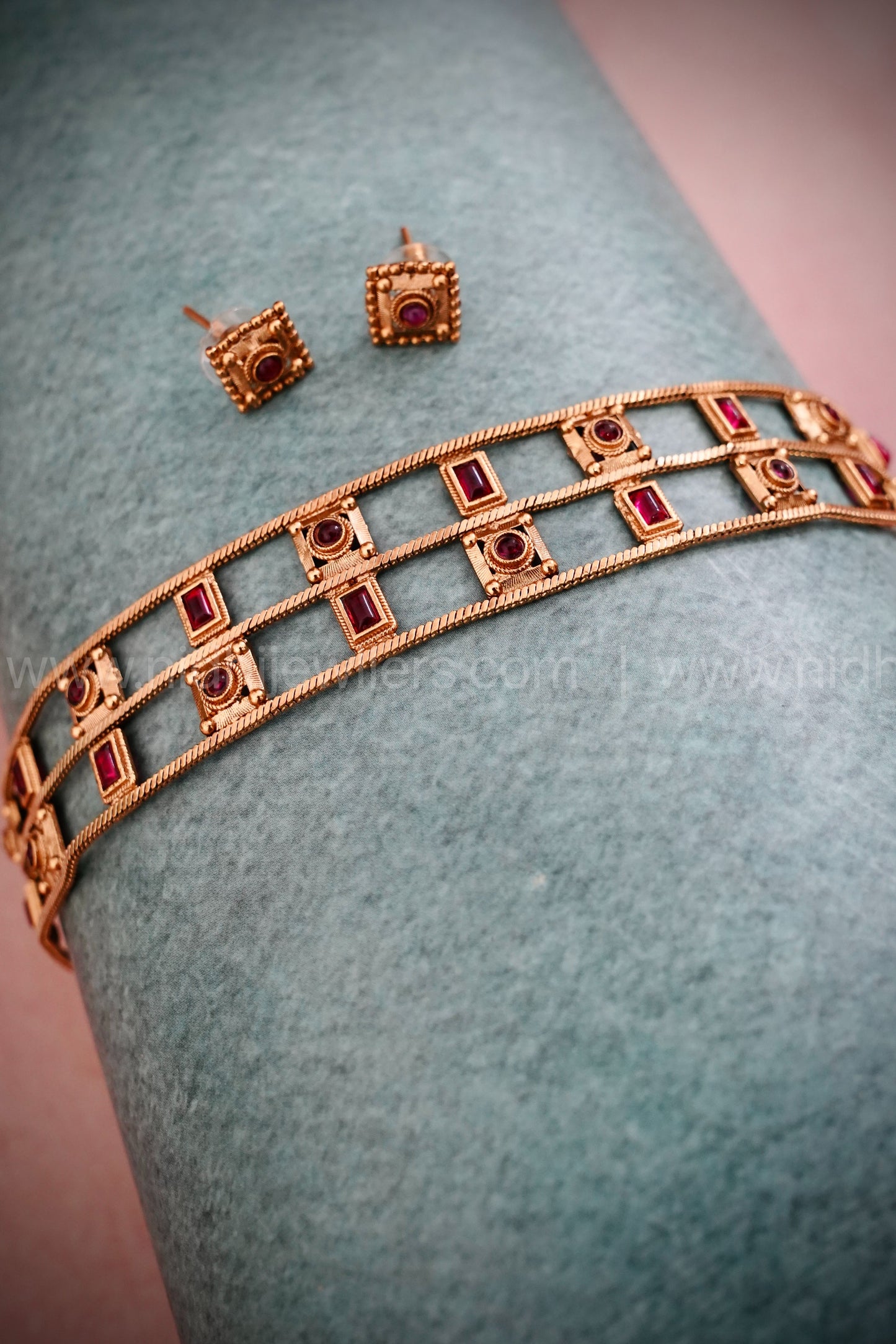 Traditional choker