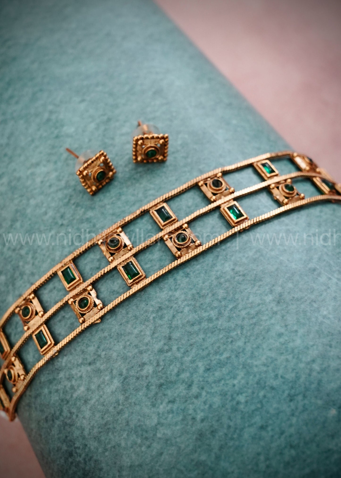 2 section choker green colour