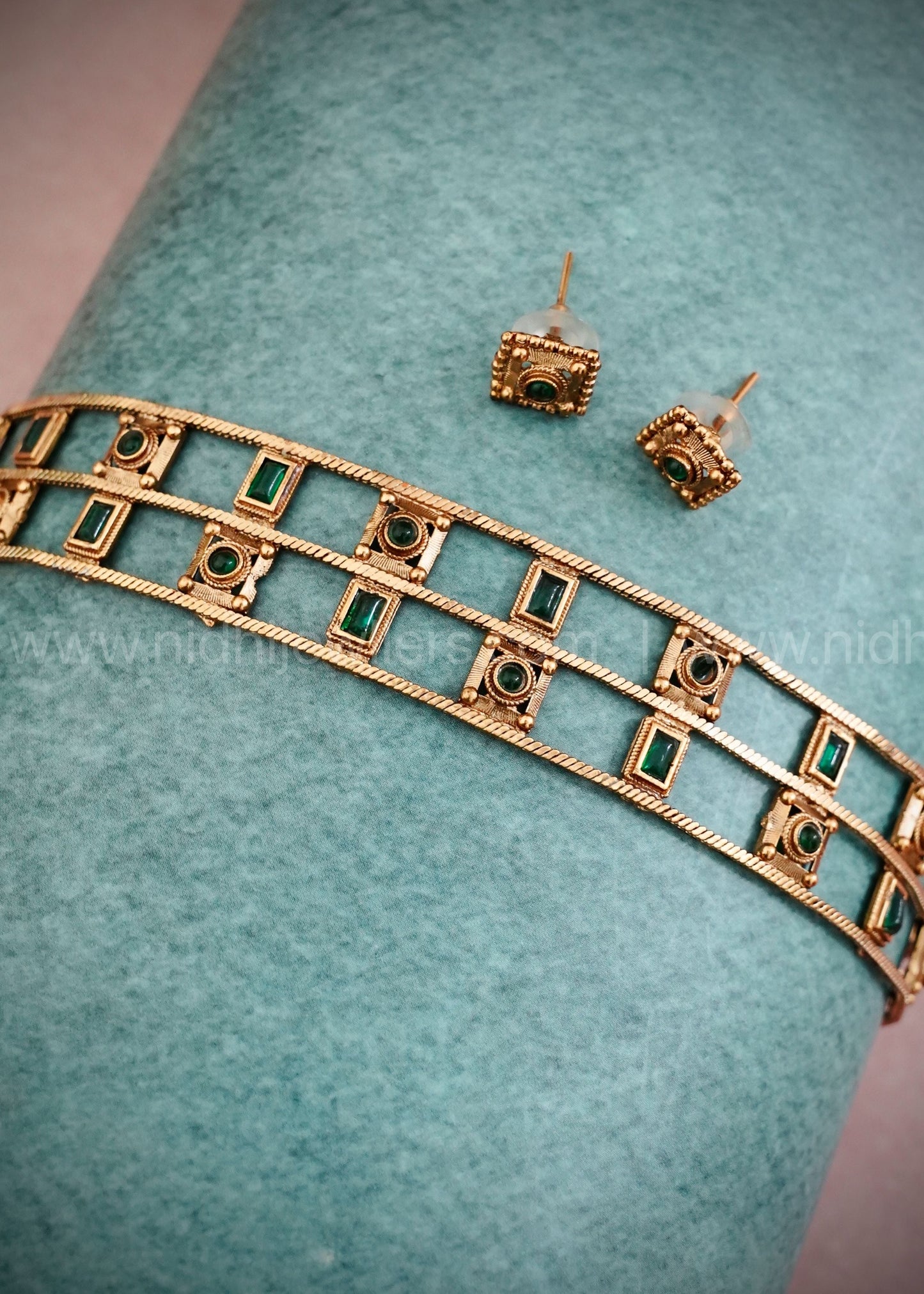 2 section choker green colour
