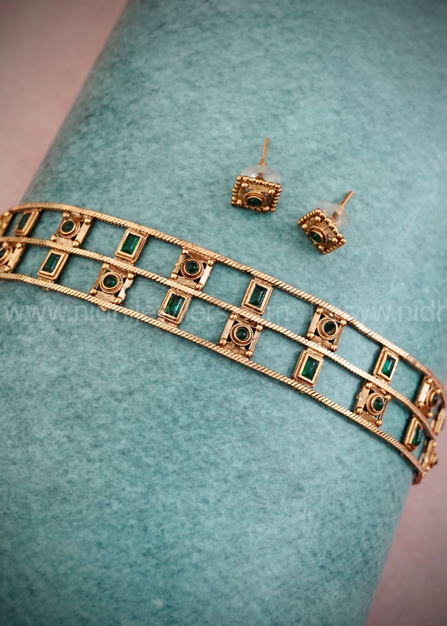 2 section choker green colour