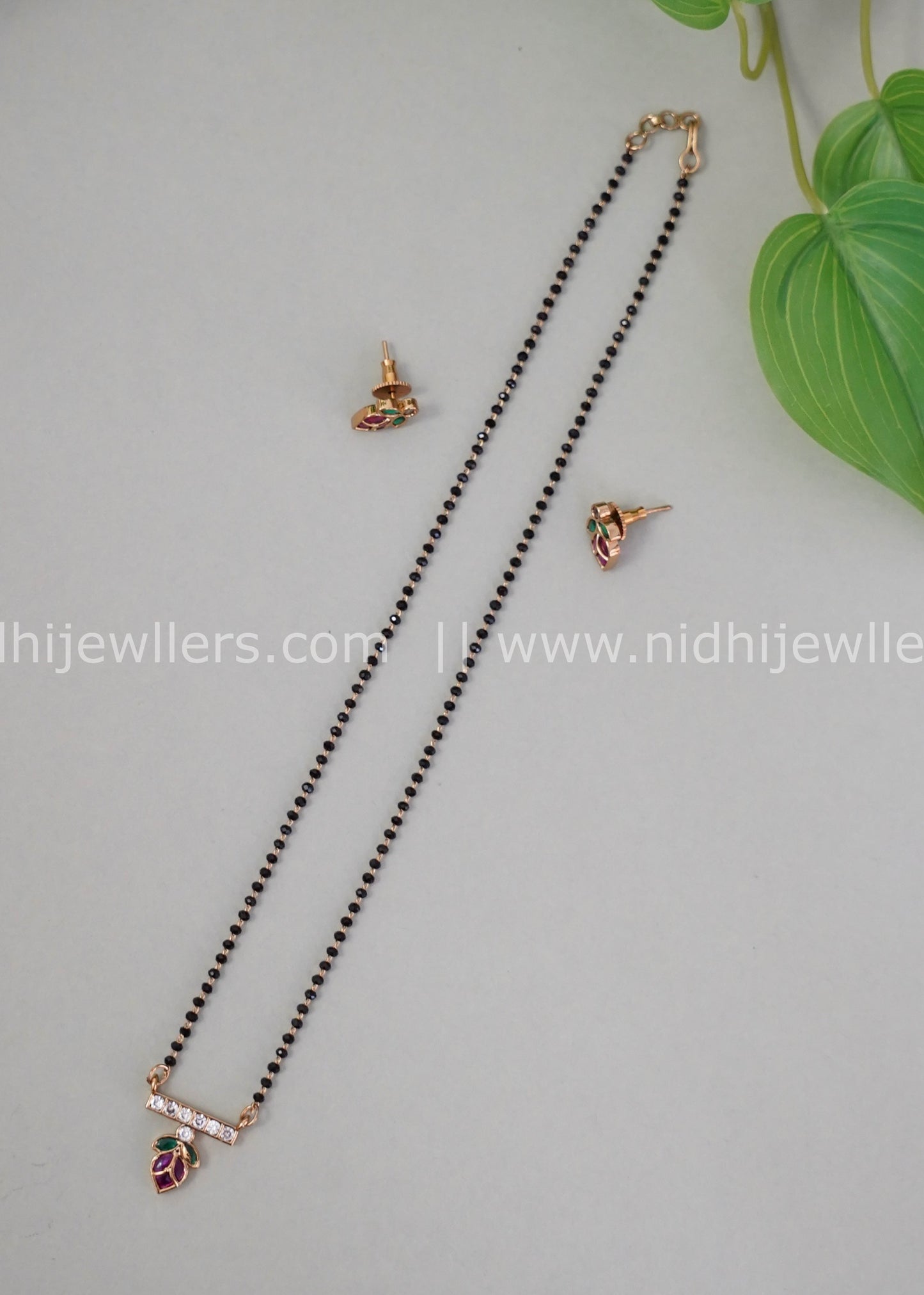 Black beads neck piece Green-pink Floral locket