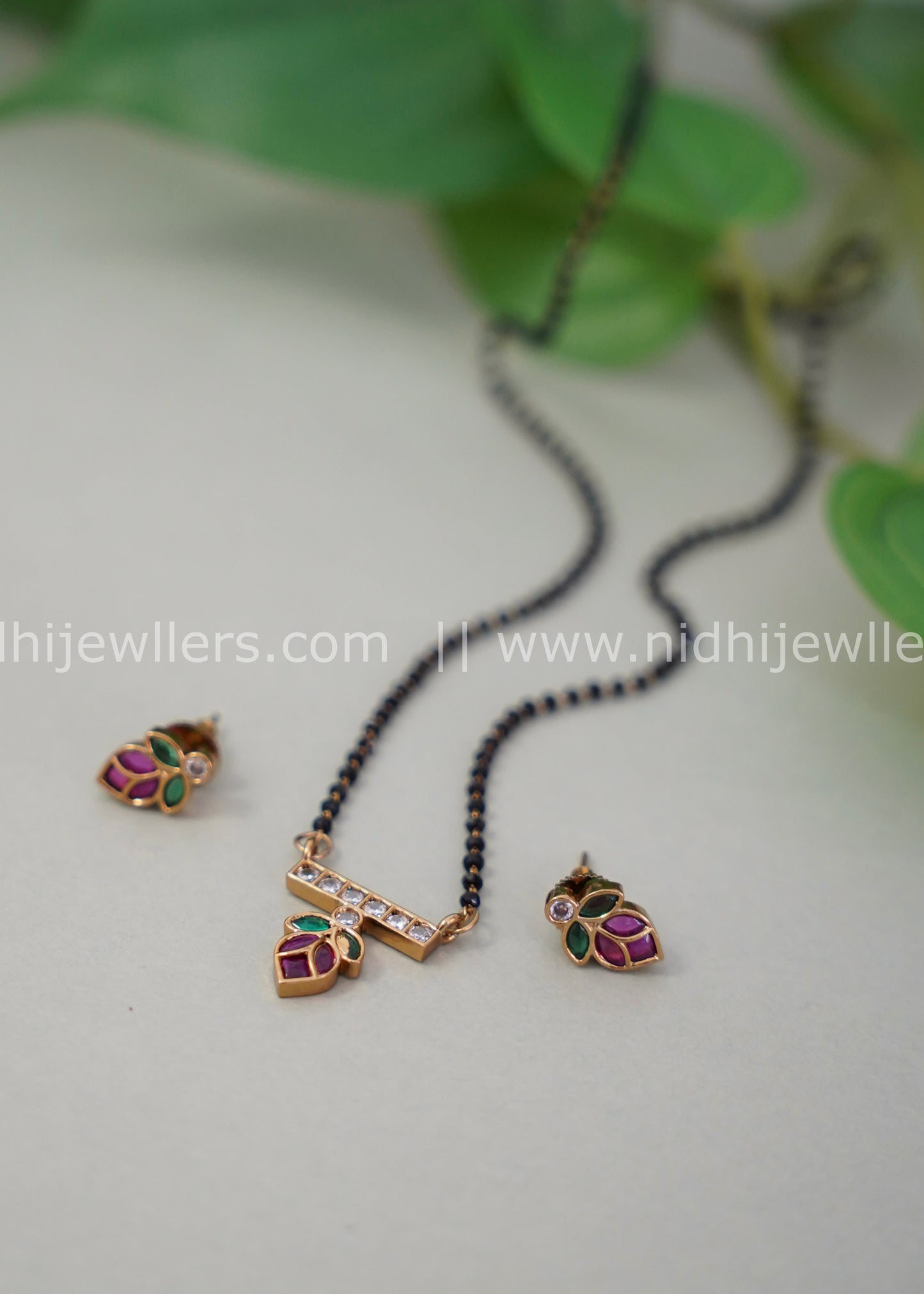 Black beads neck piece Green-pink Floral locket