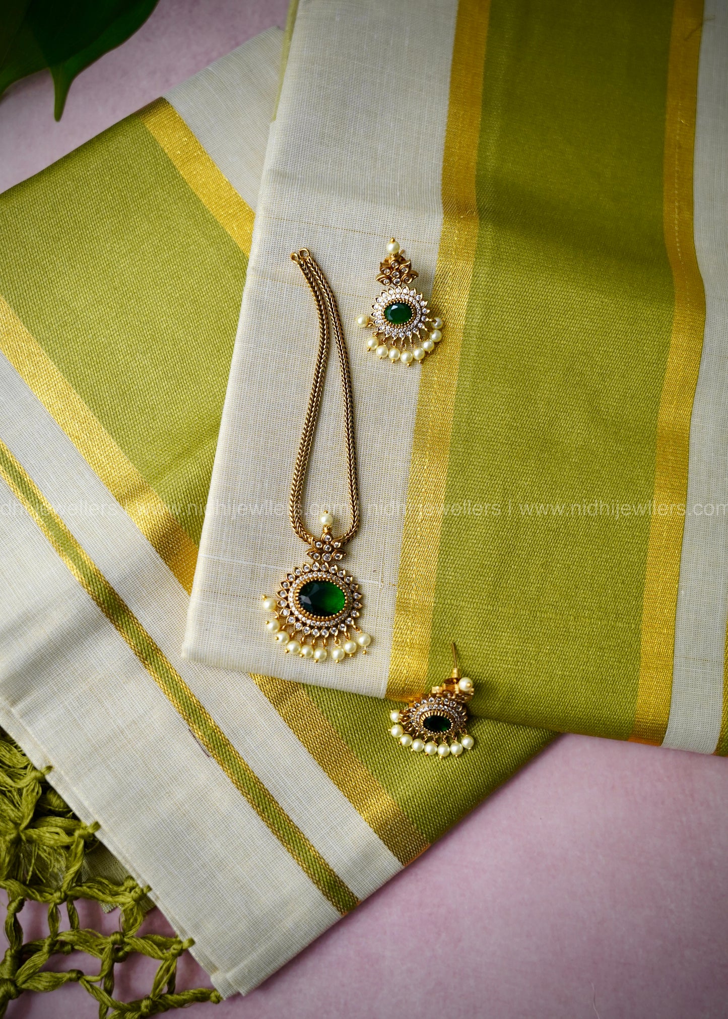 AD premium green stone necklace.