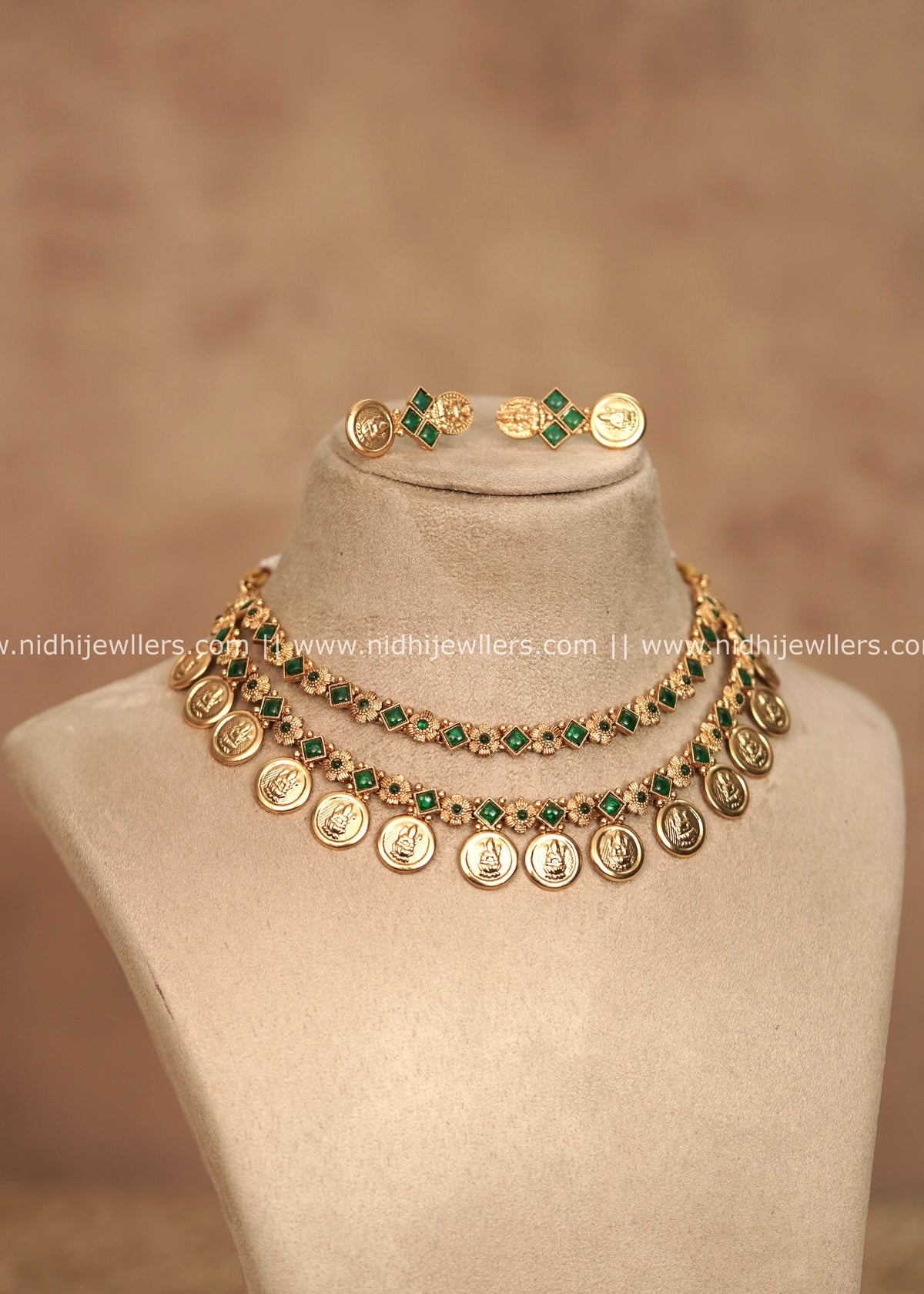 Antique Two-Layer Emerald Kemp & Goddess Lakshmi Kasu Choker Set – Chitra