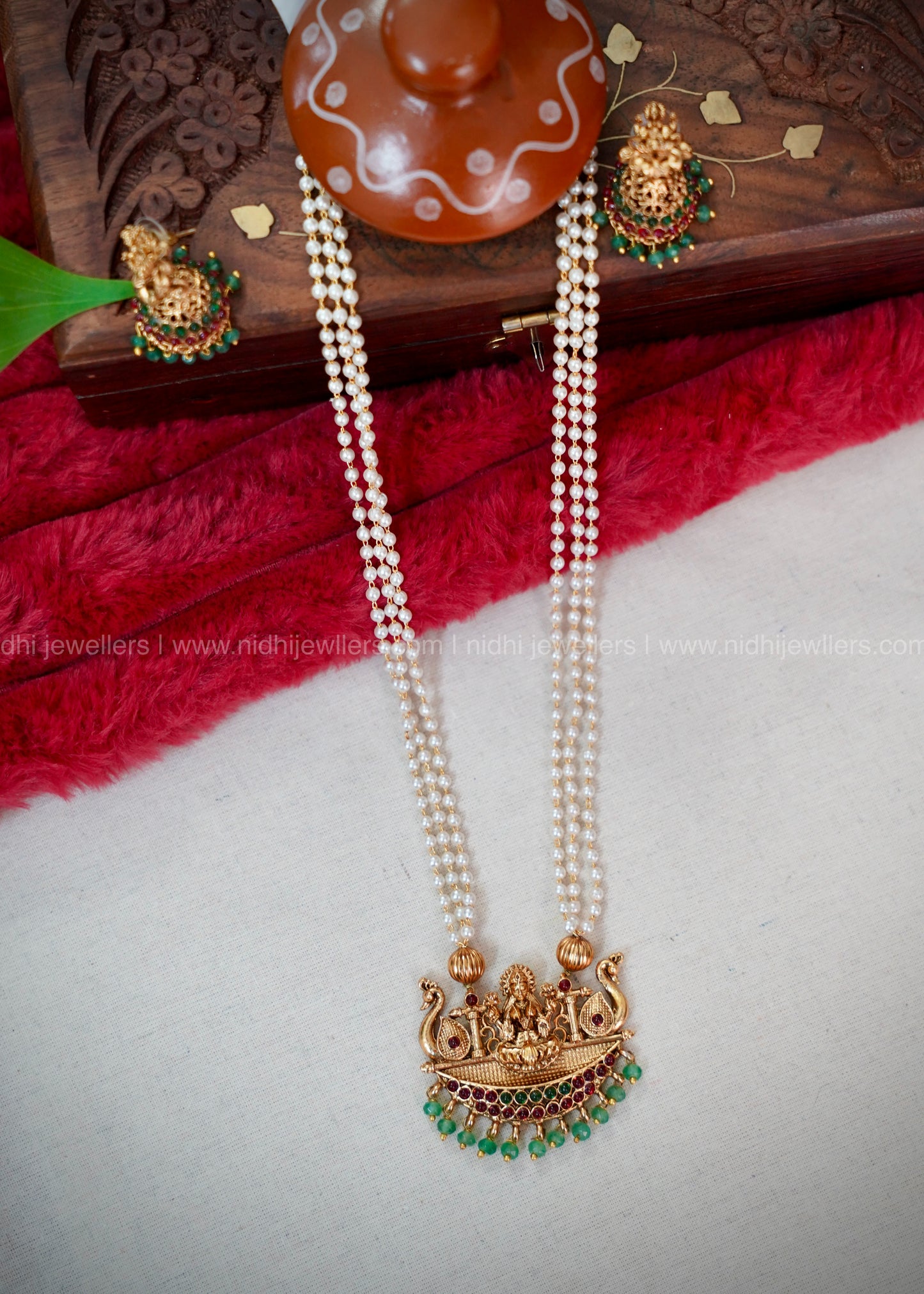 Lakshmi kemp haram with green beads pendant.