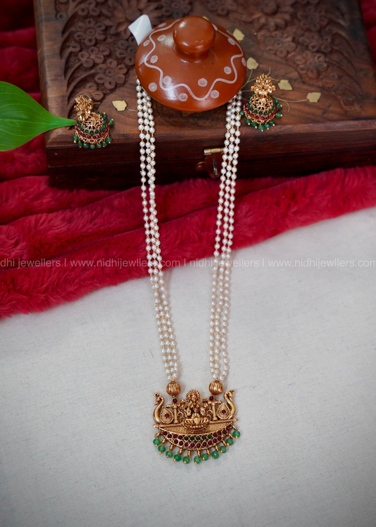 Lakshmi kemp haram with green beads pendant.