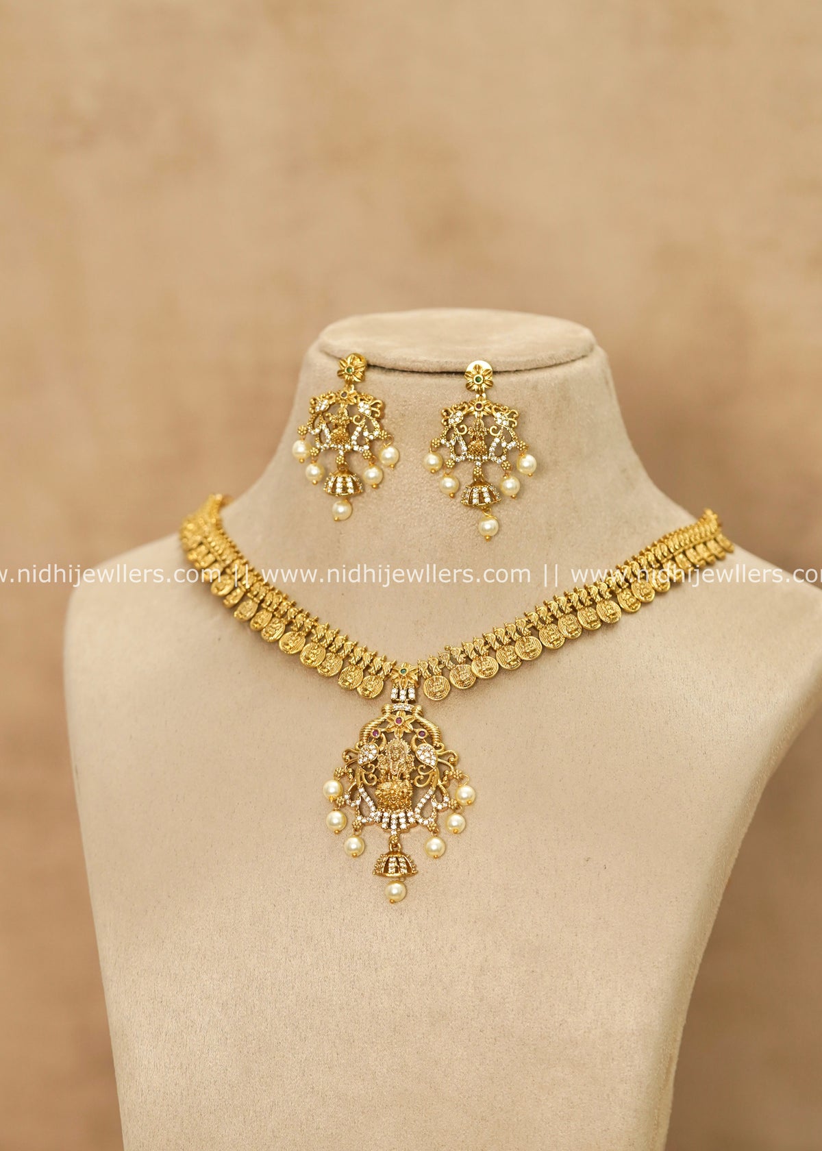 Grand Antique Temple Goddess Lakshmi Kasu Short Necklace Set – Indulekha