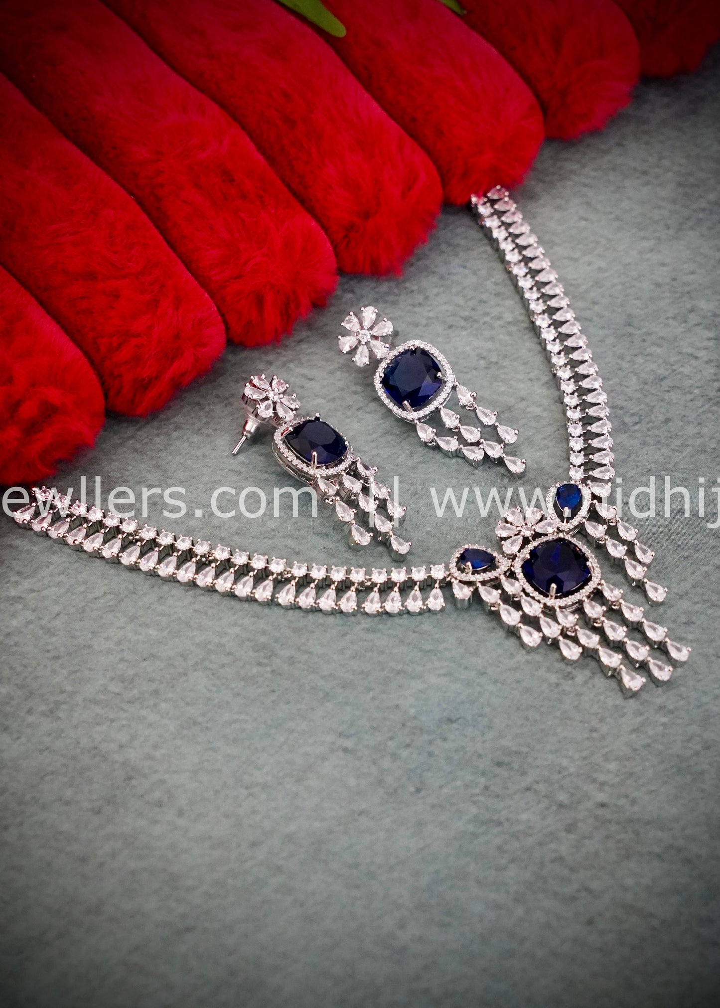 AD premium necklace
