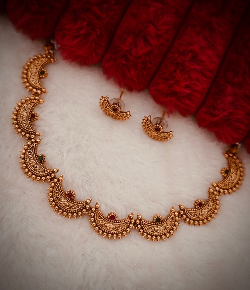 Traditional neck piece with earrings