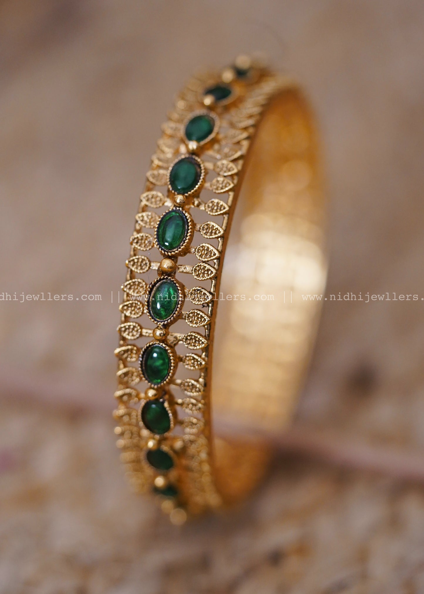 Traditional green kemp bangle