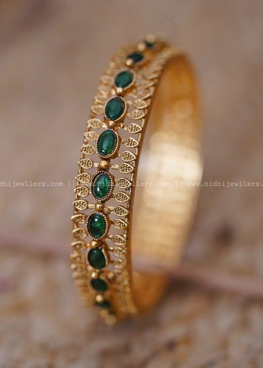 Traditional green kemp bangle