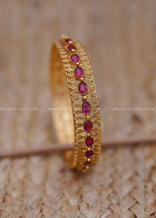 Traditional pink kemp bangle