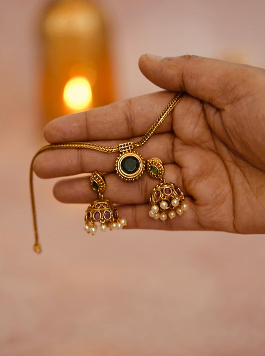 Traditional single pendent necklace with premium jhmuka