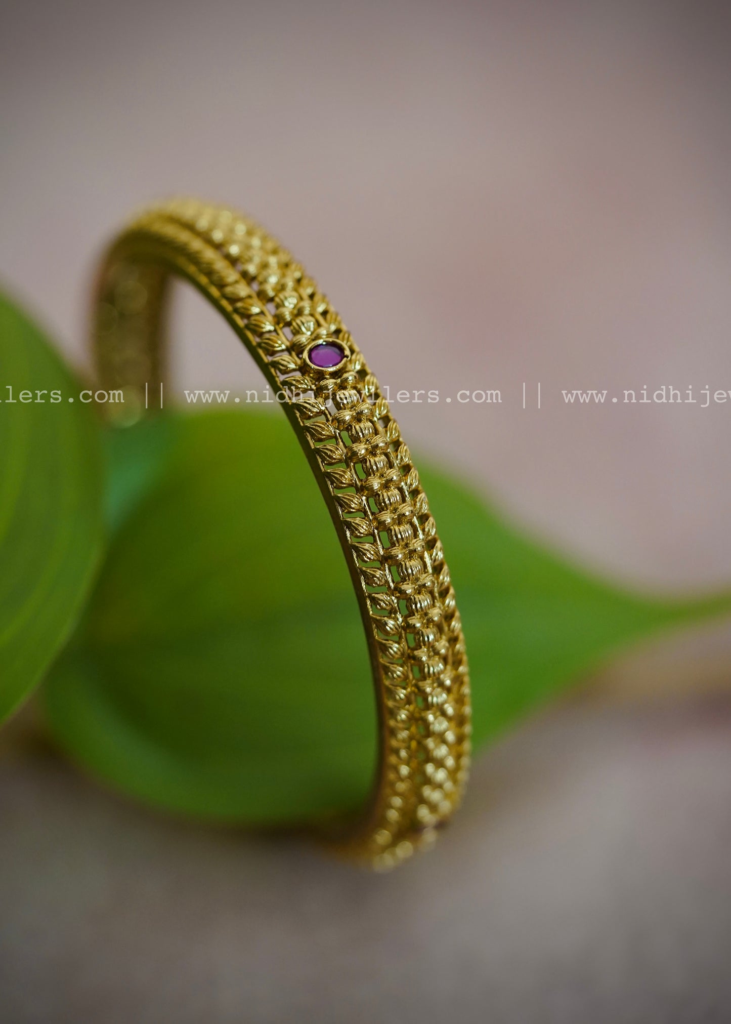 Premium kappuvala with pink stone