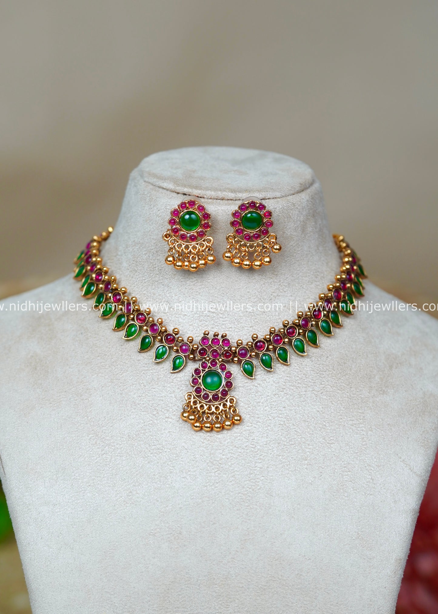 Antique Palakka Leaf and Kemp Pendant Necklace Set with Matching Studs-Malini