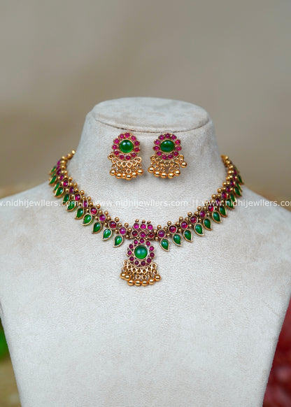 Antique Palakka Leaf and Kemp Pendant Necklace Set with Matching Studs-Malini
