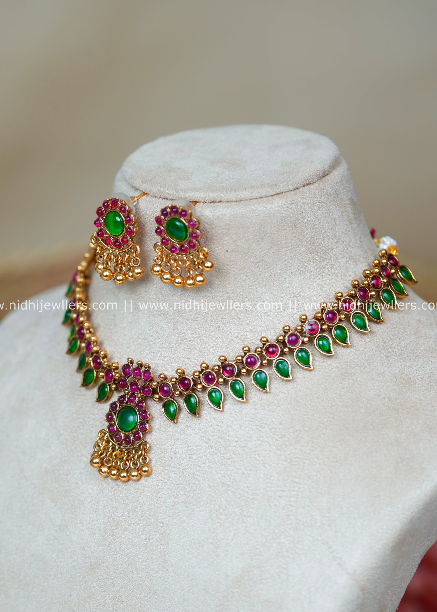 Antique Palakka Leaf and Kemp Pendant Necklace Set with Matching Studs-Malini
