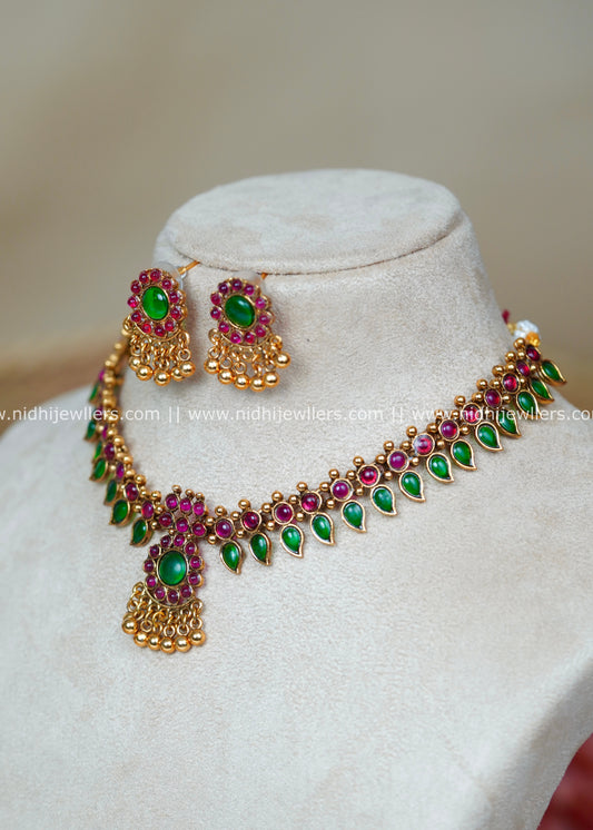 Antique Palakka Leaf and Kemp Pendant Necklace Set with Matching Studs-Malini