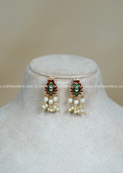 Antique Maroon Kemp and Green Stone Choker Set with Pearl Clusters-Tanvi Kemp Guttapusalu