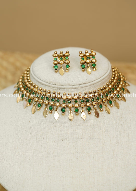 Antique Polished Elakkathali Choker Necklace Set with Green Accents -