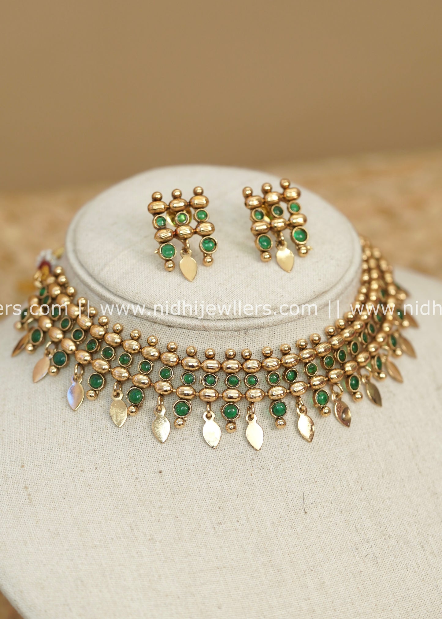 Antique Polished Elakkathali Choker Necklace Set with Green Accents -