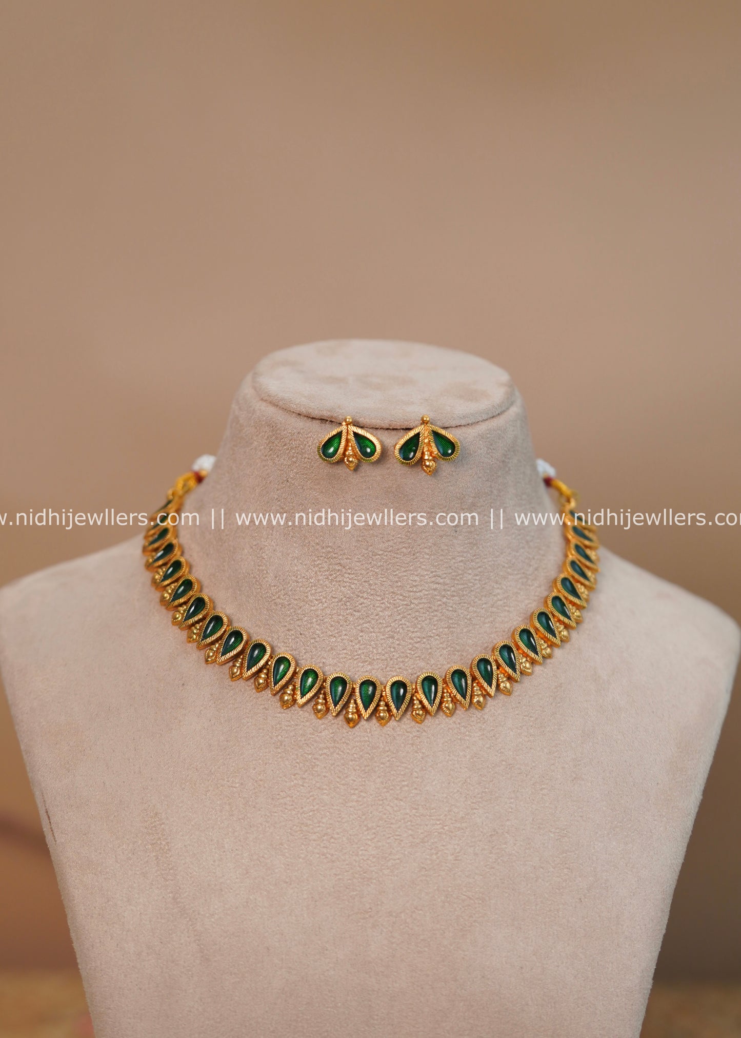 Antique Traditional Palakka Teardrop Necklace Set- Green- Yukta