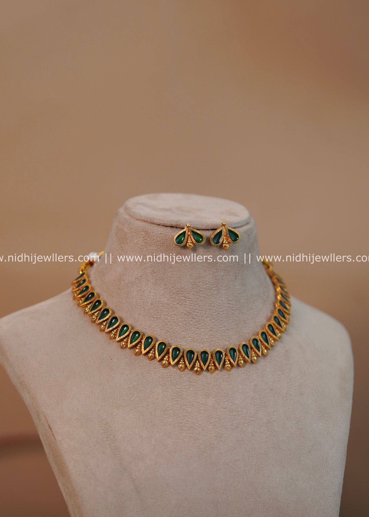 Antique Traditional Palakka Teardrop Necklace Set- Green- Yukta