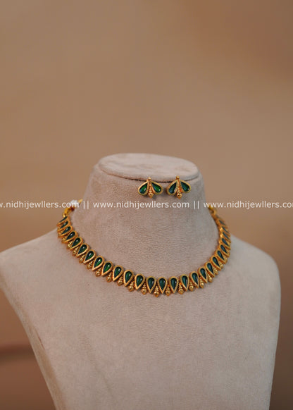 Antique Traditional Palakka Teardrop Necklace Set- Green- Yukta