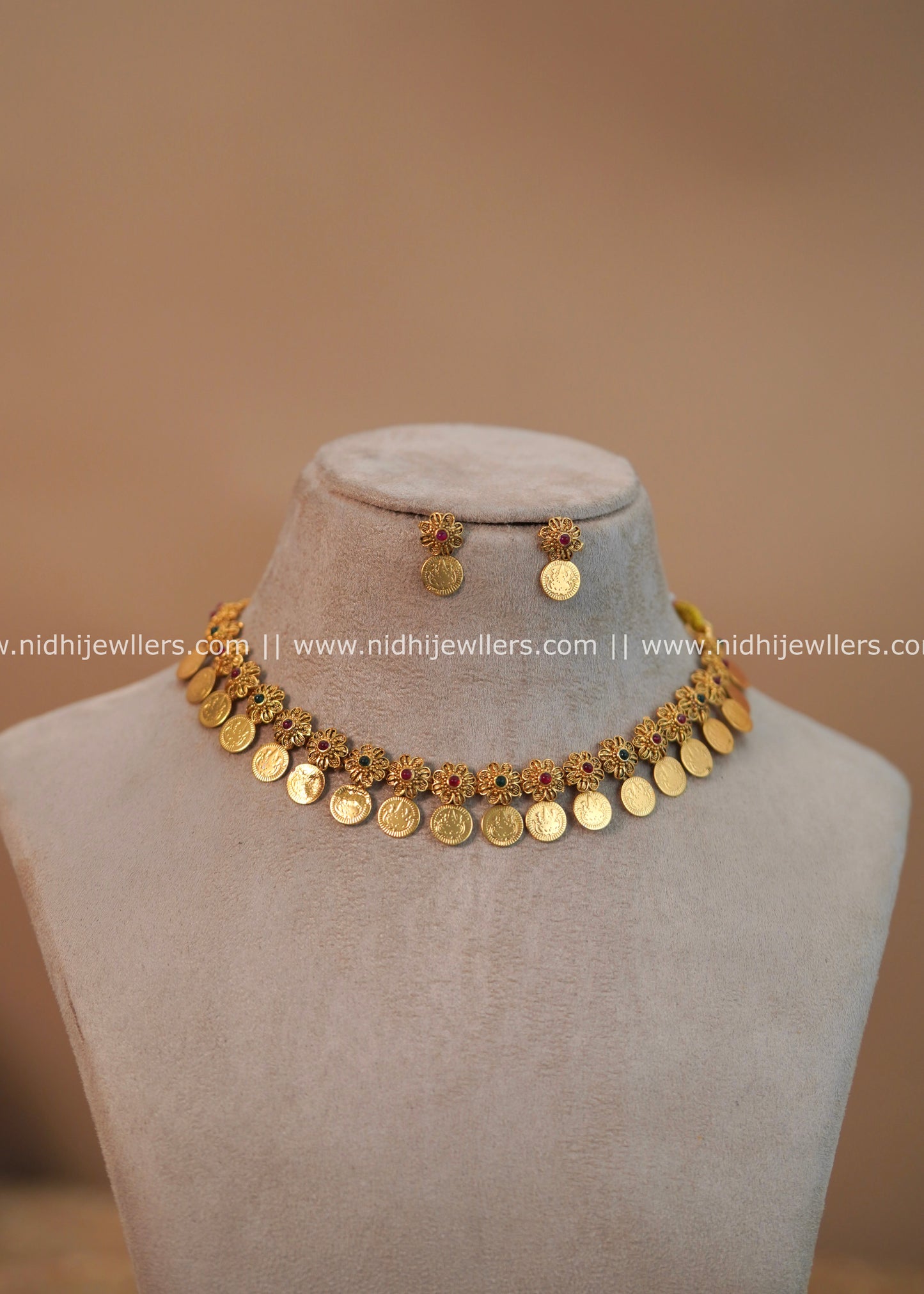 Traditional Lakshmi Kasu coin Short Necklace Set - Niveditha