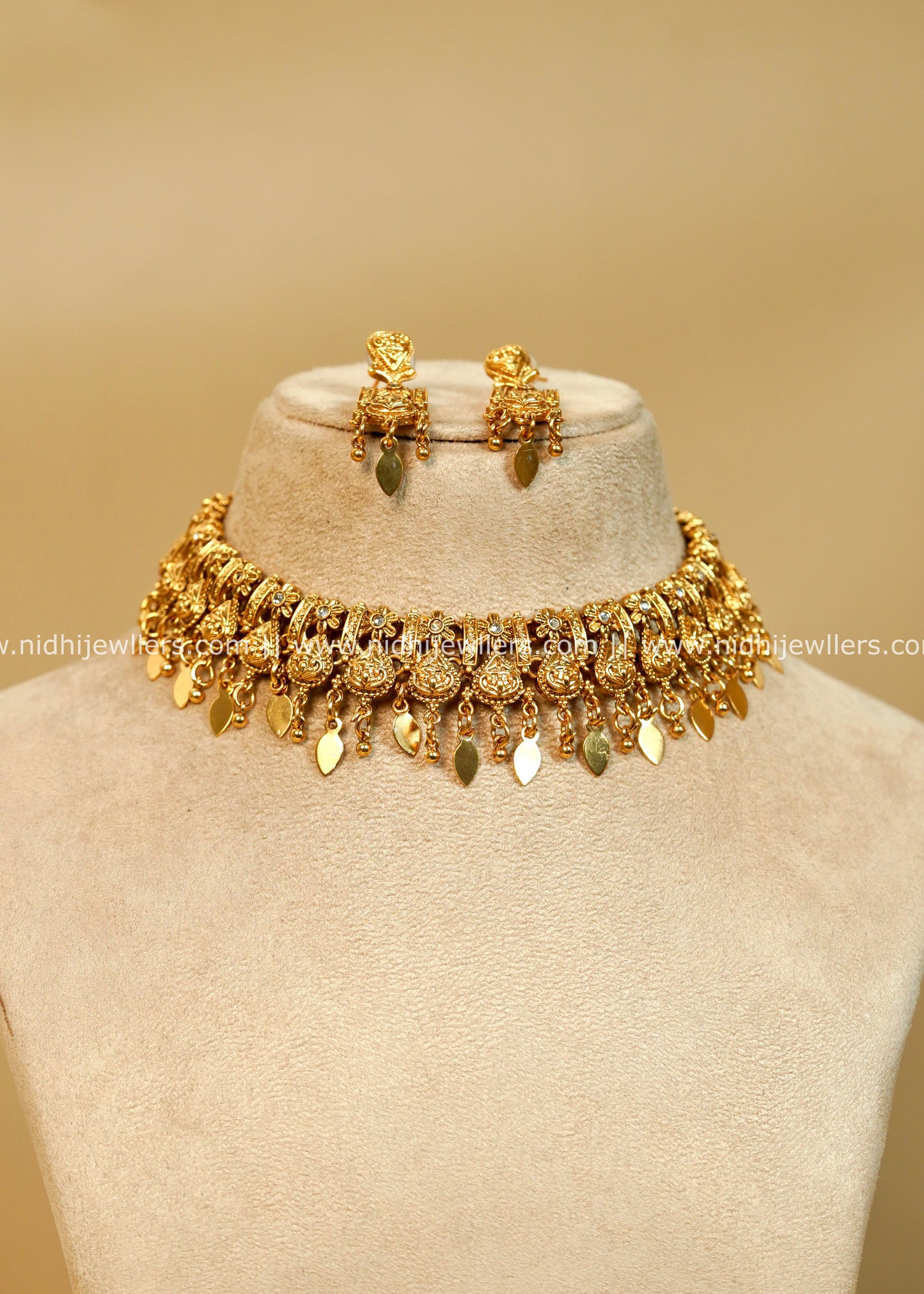 Antique Matte Elakkathali Peacock Shimmer Choker Set - Riya