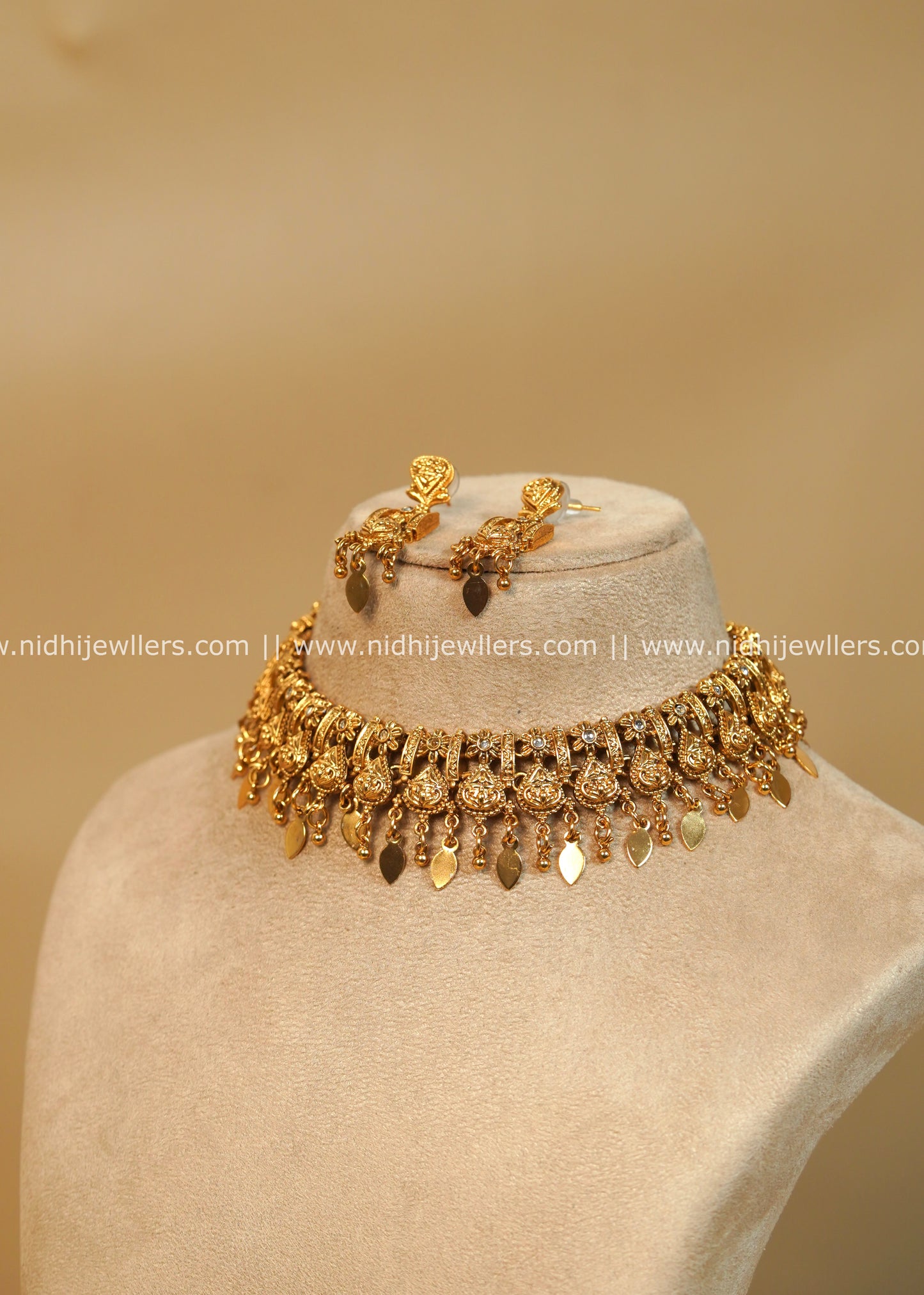 Antique Matte Elakkathali Peacock Shimmer Choker Set - Riya