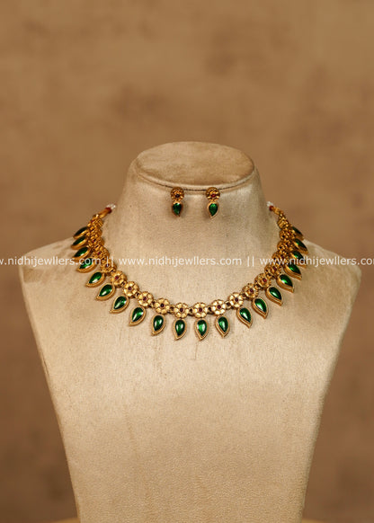 Raahi Antique Gold Emerald Green Palakka Choker Necklace Set