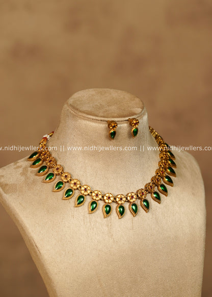 Raahi Antique Gold Emerald Green Palakka Choker Necklace Set